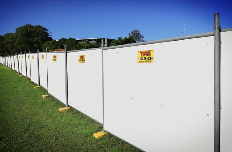 The Complete Guide to Setting Up Temporary Fencing: Panels, Clamps & Bracing